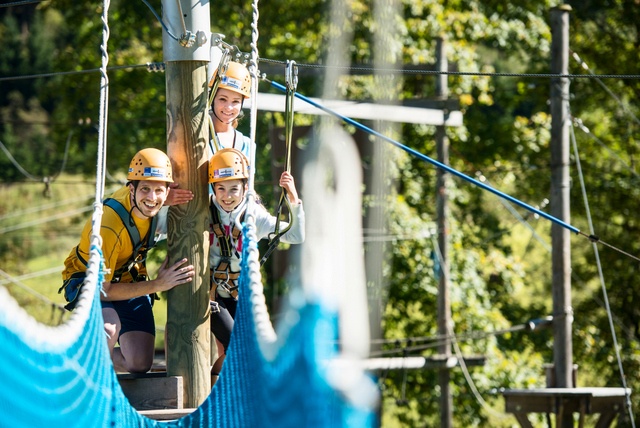 Klettern im Hochseilgarten in Flachau